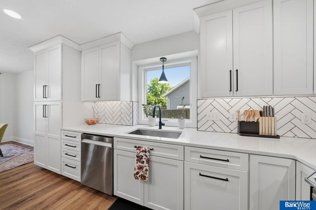 7232 Twin Oaks Road, Lincoln, NE 68516