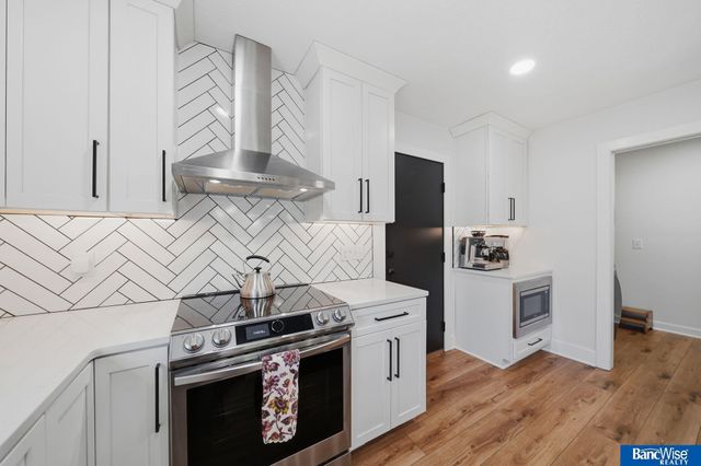 7232 Twin Oaks Road, Lincoln, NE 68516