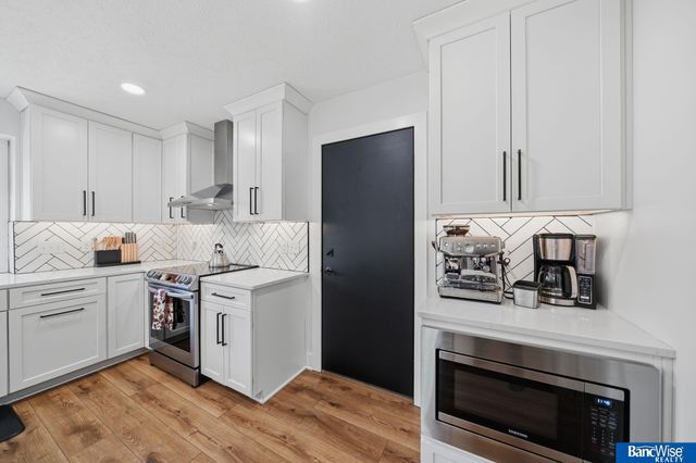 7232 Twin Oaks Road, Lincoln, NE 68516