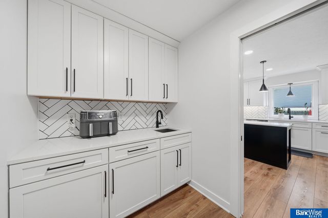 7232 Twin Oaks Road, Lincoln, NE 68516