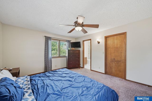 7232 Twin Oaks Road, Lincoln, NE 68516