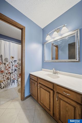 7232 Twin Oaks Road, Lincoln, NE 68516