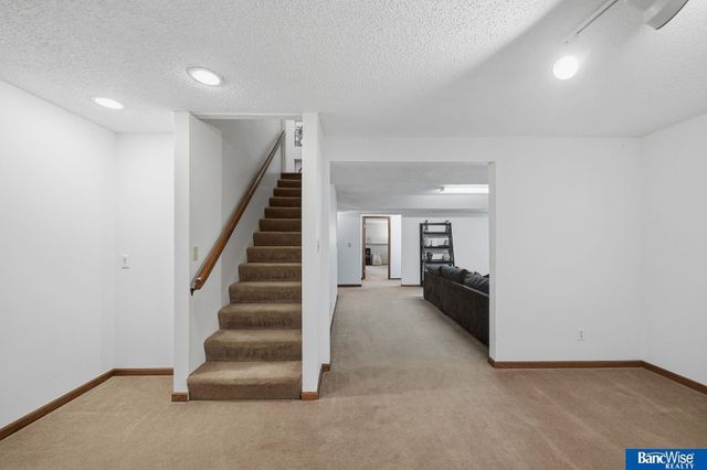 7232 Twin Oaks Road, Lincoln, NE 68516