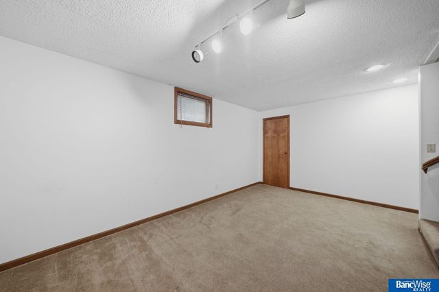 7232 Twin Oaks Road, Lincoln, NE 68516