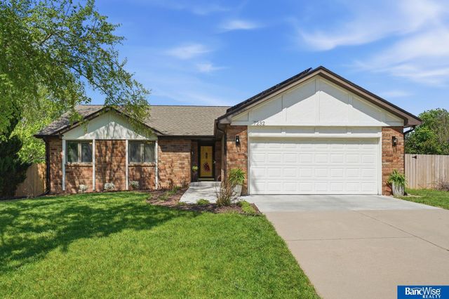 7232 Twin Oaks Road, Lincoln, NE 68516