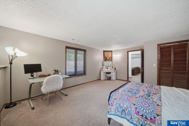 7232 Twin Oaks Road, Lincoln, NE 68516