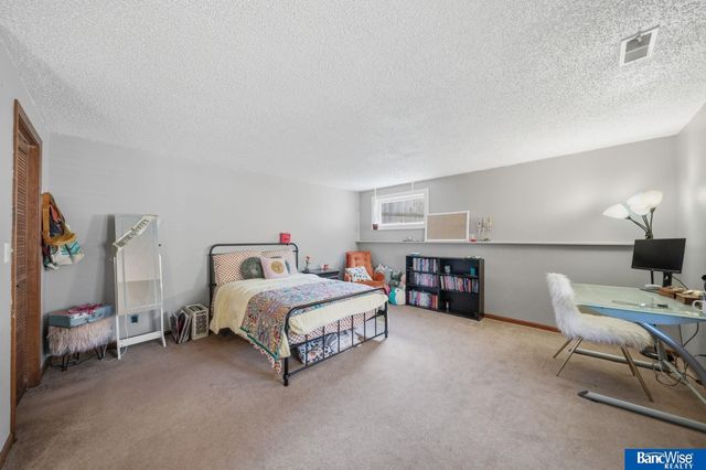 7232 Twin Oaks Road, Lincoln, NE 68516