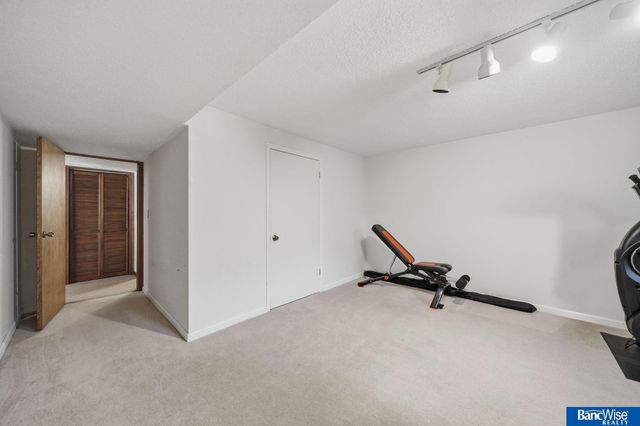7232 Twin Oaks Road, Lincoln, NE 68516