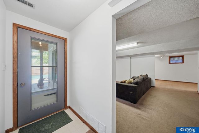 7232 Twin Oaks Road, Lincoln, NE 68516
