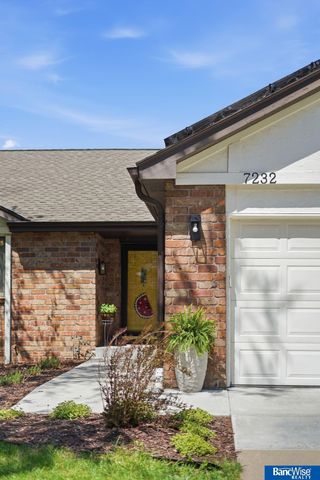 7232 Twin Oaks Road, Lincoln, NE 68516