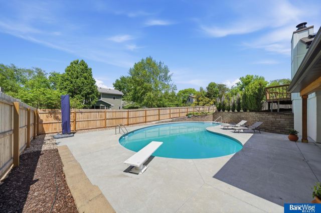 7232 Twin Oaks Road, Lincoln, NE 68516