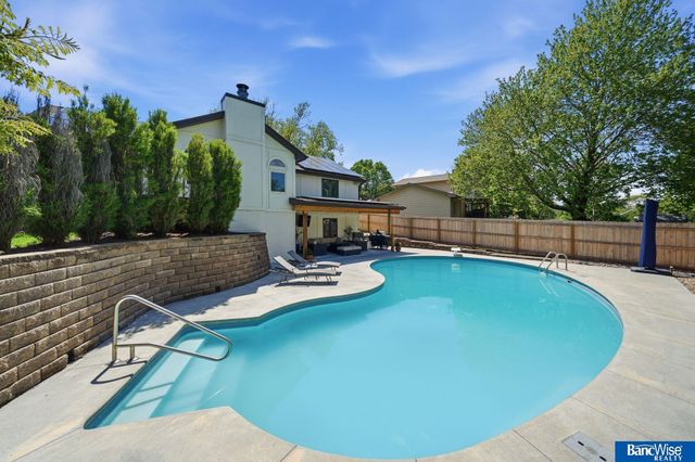 7232 Twin Oaks Road, Lincoln, NE 68516