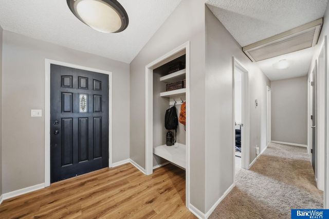 7232 Twin Oaks Road, Lincoln, NE 68516