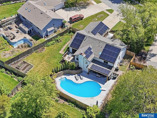 7232 Twin Oaks Road, Lincoln, NE 68516