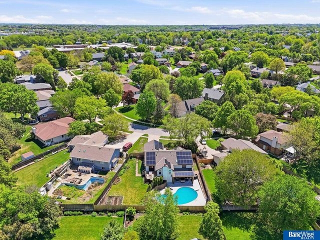 7232 Twin Oaks Road, Lincoln, NE 68516