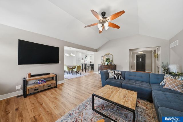 7232 Twin Oaks Road, Lincoln, NE 68516