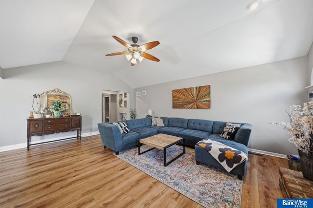 7232 Twin Oaks Road, Lincoln, NE 68516