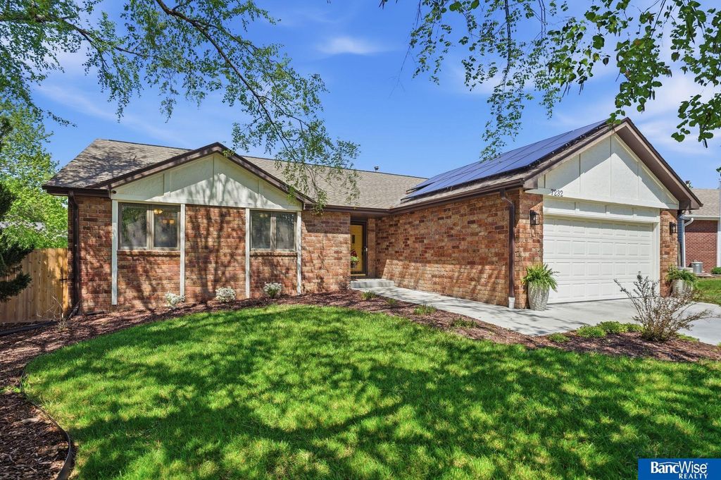 7232 Twin Oaks Road, Lincoln, NE 68516