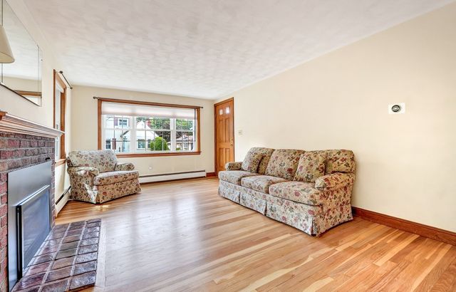 14 Centre Lane, Boston, MA 02132
