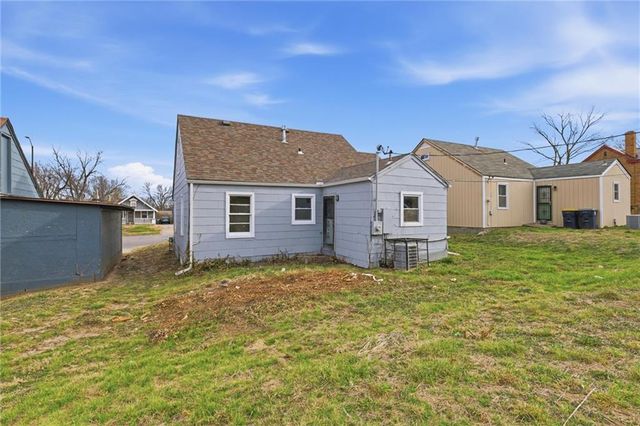 4115 E Linwood Boulevard, Kansas City, MO 64128