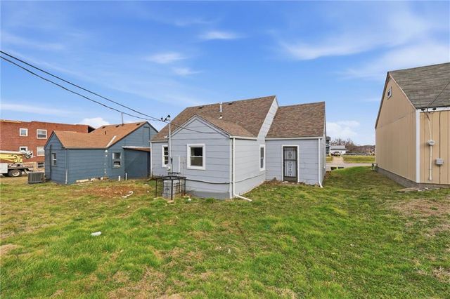 4115 E Linwood Boulevard, Kansas City, MO 64128