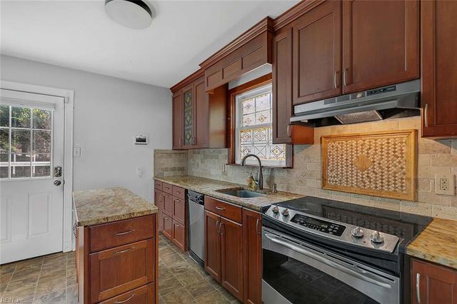 36 Davis AVE, Newport News, VA 23601