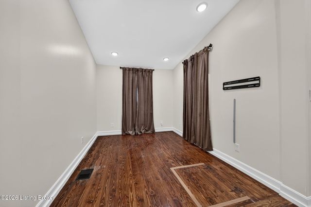 1122 E Burnett Ave, Louisville, KY 40217