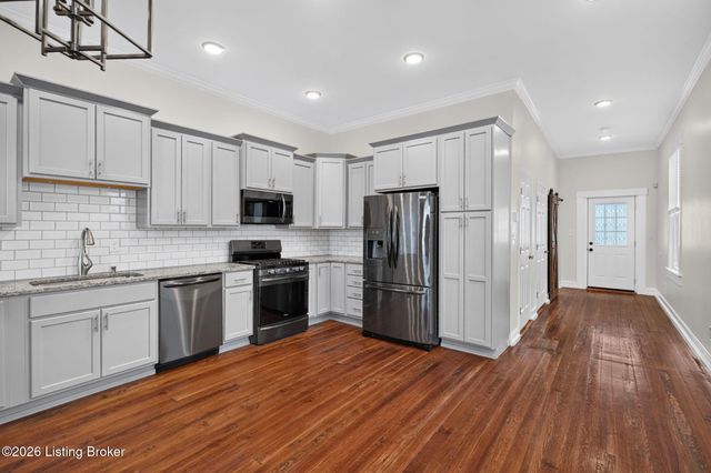 1122 E Burnett Ave, Louisville, KY 40217