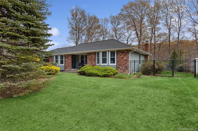 61 Griffin Drive, Mount Sinai, NY 11766