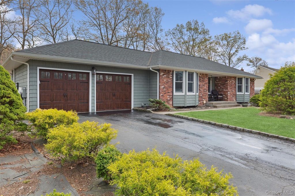 61 Griffin Drive, Mount Sinai, NY 11766