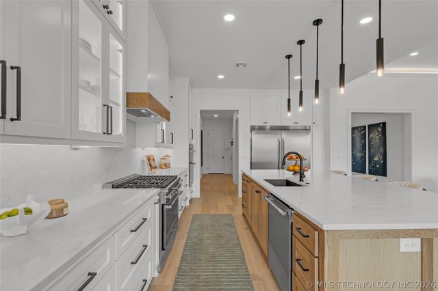 11113 S Thomas Terrace W, Jenks, OK 74037