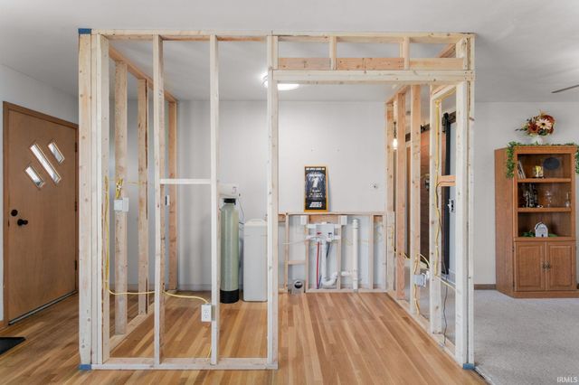 4404 N 350 E Road, Rolling Prairie, IN 46371