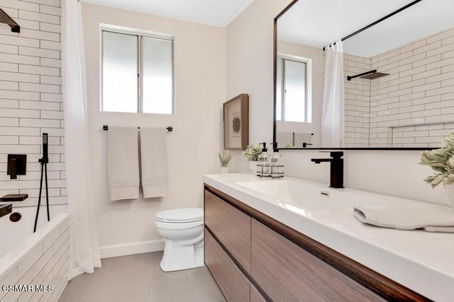 23275 Park Ensenada, Calabasas, CA 91302