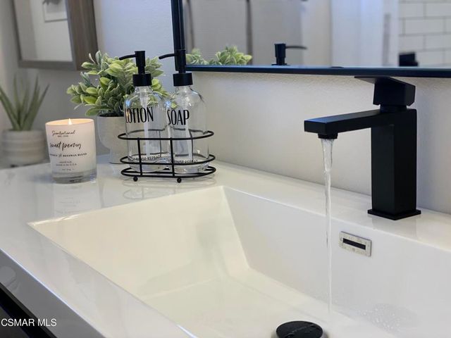 23275 Park Ensenada, Calabasas, CA 91302