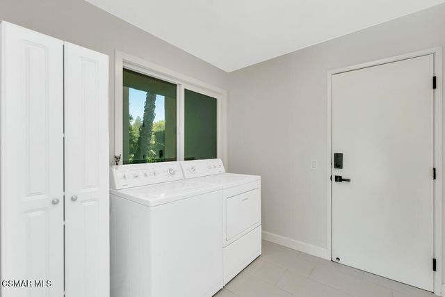23275 Park Ensenada, Calabasas, CA 91302