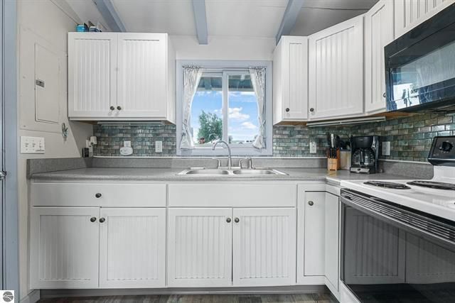 9301 E 50 Road, Cadillac City, MI 49601