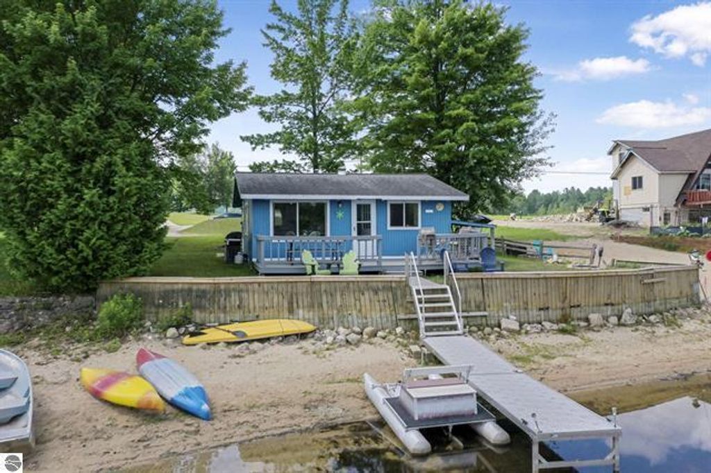 9301 E 50 Road, Cadillac City, MI 49601