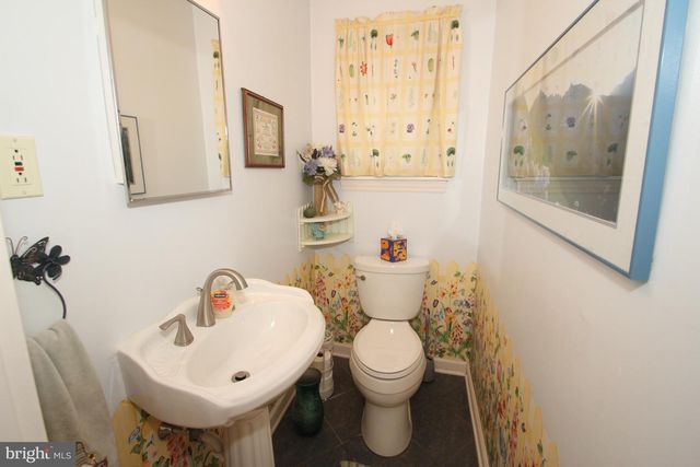 724 FISKE LN, Newark, DE 19711