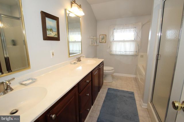 724 FISKE LN, Newark, DE 19711