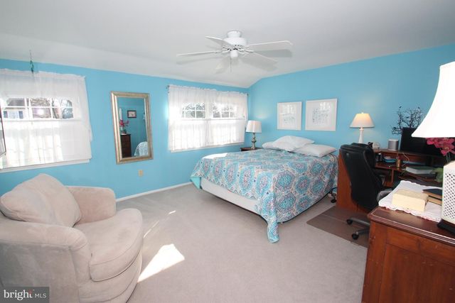 724 FISKE LN, Newark, DE 19711