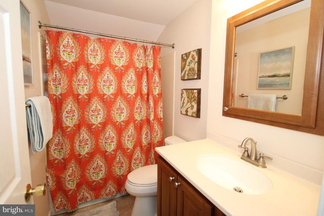 724 FISKE LN, Newark, DE 19711