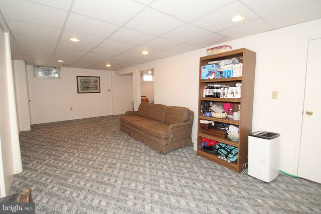 724 FISKE LN, Newark, DE 19711