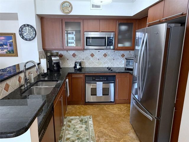 2080 S Ocean Dr LPH05, Hallandale Beach, FL 33009