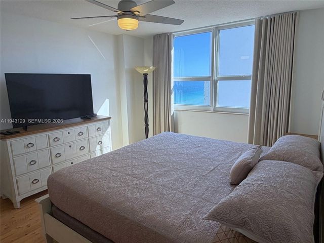 2080 S Ocean Dr LPH05, Hallandale Beach, FL 33009