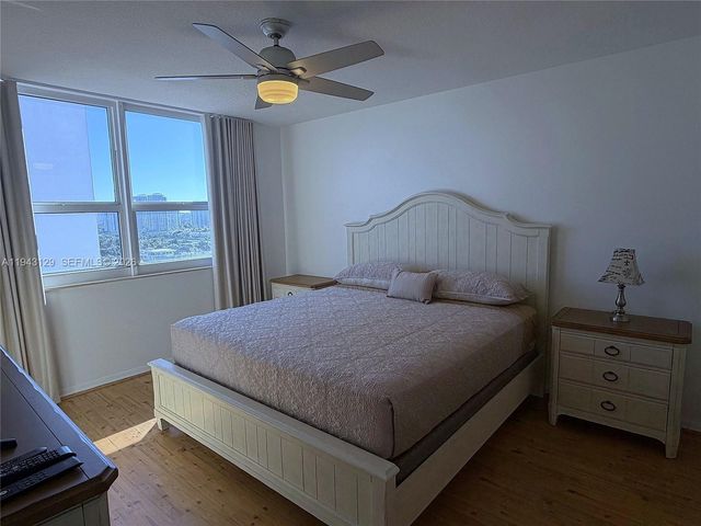 2080 S Ocean Dr LPH05, Hallandale Beach, FL 33009