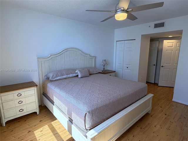 2080 S Ocean Dr LPH05, Hallandale Beach, FL 33009