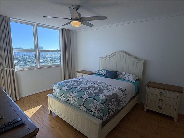 2080 S Ocean Dr LPH05, Hallandale Beach, FL 33009