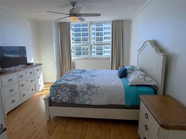 2080 S Ocean Dr LPH05, Hallandale Beach, FL 33009