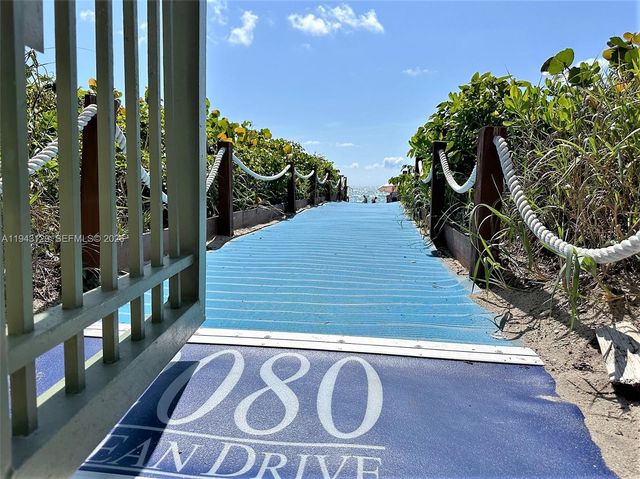 2080 S Ocean Dr LPH05, Hallandale Beach, FL 33009