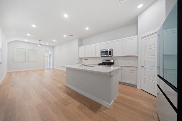 900 Pine Beach Drive, Princeton, TX 75071